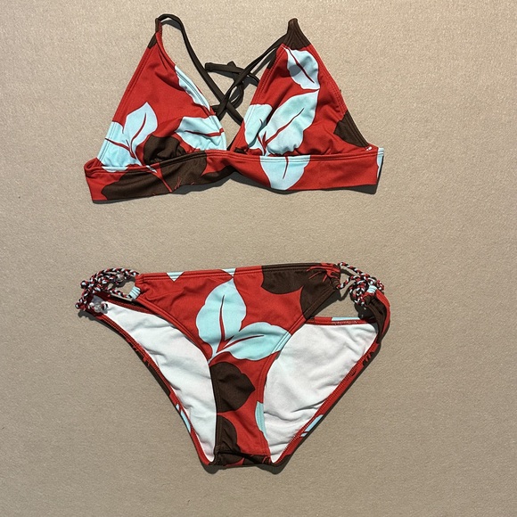 Unbranded Other - Hawaiian print bikini set medium bikini bottom, large bikini top in Red